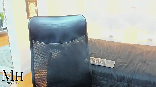 MizzHell online show from February 2026 03:48:01 AM