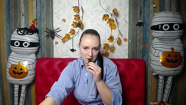 IsabelBlackberry online show from November 2025 06:06:02 AM