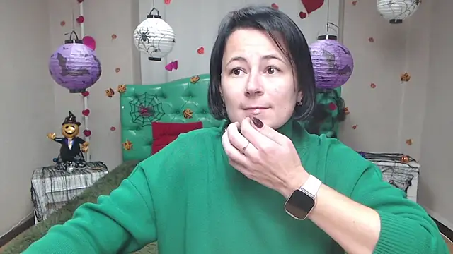 Snapshot of MarieSho chatting on October 2025 06:02:02 AM MarieSho online show from October 2025 06:02:02 AM