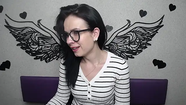JasmineKouch online show from September 2025 05:20:01 PM