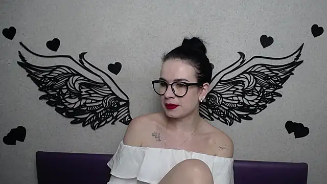 JasmineKouch online show from October 2025 05:32:02 PM