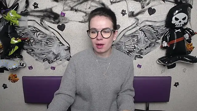 JasmineKouch online show from October 2025 05:12:02 PM