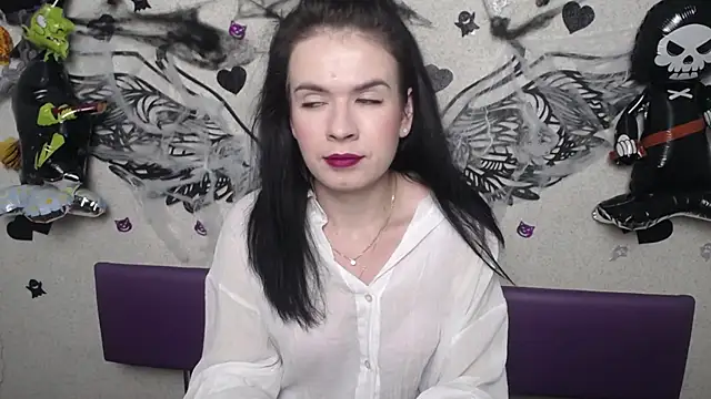 JasmineKouch online show from November 2025 06:35:02 PM