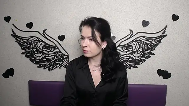 JasmineKouch online show from November 2025 06:19:02 PM