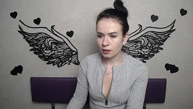 JasmineKouch online show from December 2025 06:28:02 PM