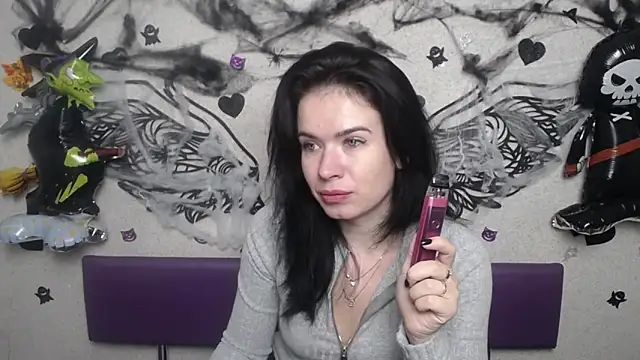 JasmineKouch online show from November 2025 06:23:02 PM