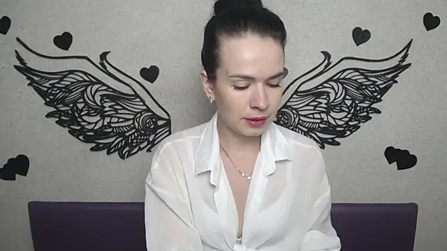 JasmineKouch online show from October 2025 05:24:02 PM