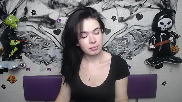 JasmineKouch online show from October 2025 05:34:02 PM