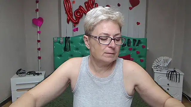 Snapshot of EmiliaGree chatting on September 2025 05:09:01 PM EmiliaGree online show from September 2025 05:09:01 PM