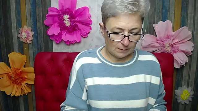 Snapshot of EmiliaGree chatting on October 2025 11:12:01 AM EmiliaGree online show from October 2025 11:12:01 AM