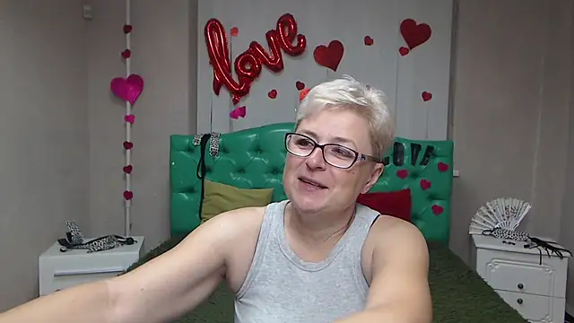 Snapshot of EmiliaGree chatting on September 2025 05:08:02 PM EmiliaGree online show from September 2025 05:08:02 PM