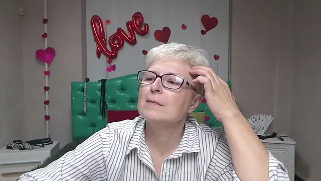 Snapshot of EmiliaGree chatting on September 2025 05:12:01 PM EmiliaGree online show from September 2025 05:12:01 PM