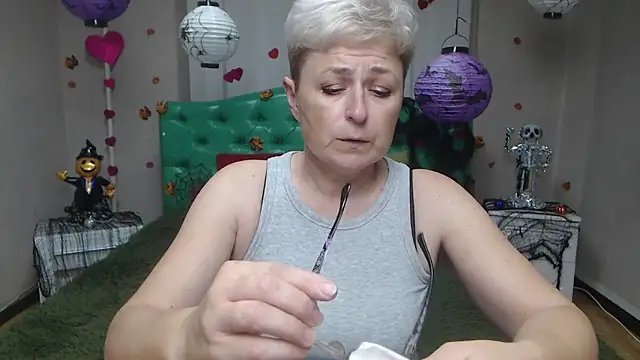 EmiliaGree online show from October 2025 06:07:01 PM