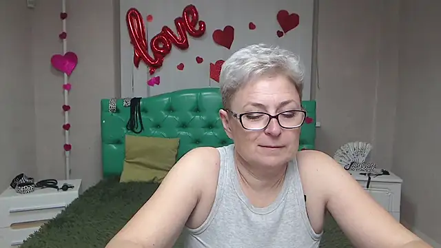 Snapshot of EmiliaGree chatting on October 2025 05:10:01 PM EmiliaGree online show from October 2025 05:10:01 PM