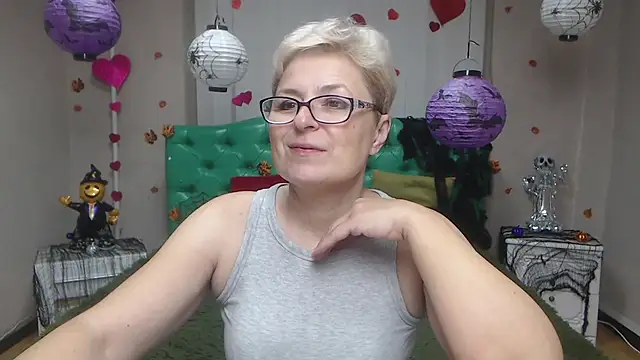 EmiliaGree online show from November 2025 06:00:02 PM