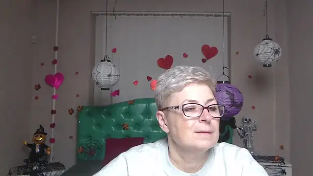 EmiliaGree online show from November 2025 06:01:01 PM