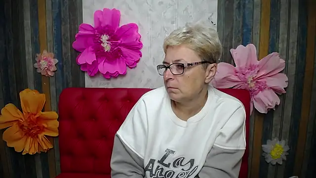 Snapshot of EmiliaGree chatting on October 2025 05:36:02 PM EmiliaGree online show from October 2025 05:36:02 PM