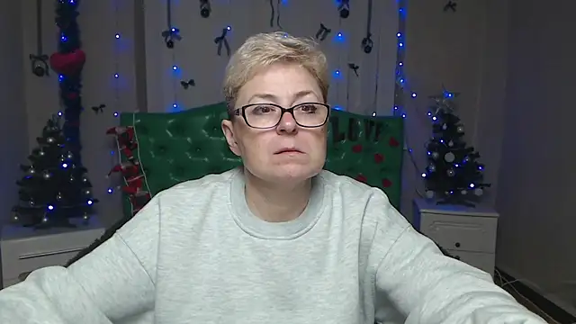 EmiliaGree online show from December 2025 06:01:02 PM