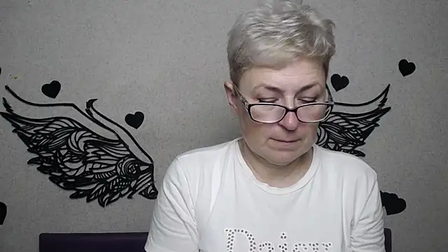 EmiliaGree online show from November 2025 06:12:01 PM