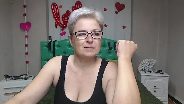 Snapshot of EmiliaGree chatting on September 2025 05:04:01 PM EmiliaGree online show from September 2025 05:04:01 PM
