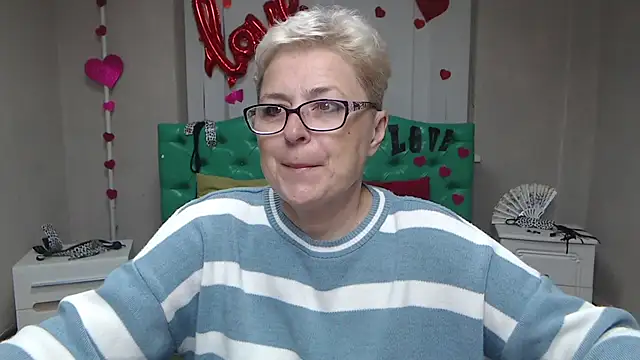 Snapshot of EmiliaGree chatting on September 2025 04:56:01 PM EmiliaGree online show from September 2025 04:56:01 PM