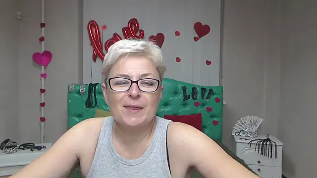 Snapshot of EmiliaGree chatting on September 2025 05:09:01 PM EmiliaGree online show from September 2025 05:09:01 PM
