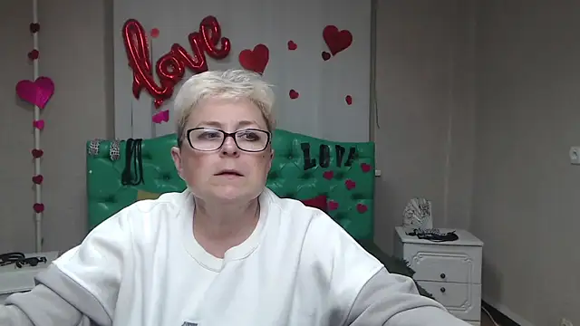 Snapshot of EmiliaGree chatting on October 2025 05:03:01 PM EmiliaGree online show from October 2025 05:03:01 PM
