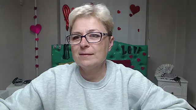Snapshot of EmiliaGree chatting on October 2025 05:03:02 PM EmiliaGree online show from October 2025 05:03:02 PM