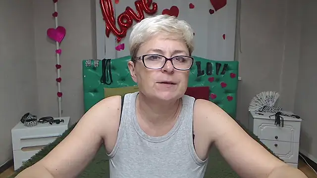 Snapshot of EmiliaGree chatting on October 2025 05:08:02 AM EmiliaGree online show from October 2025 05:08:02 AM