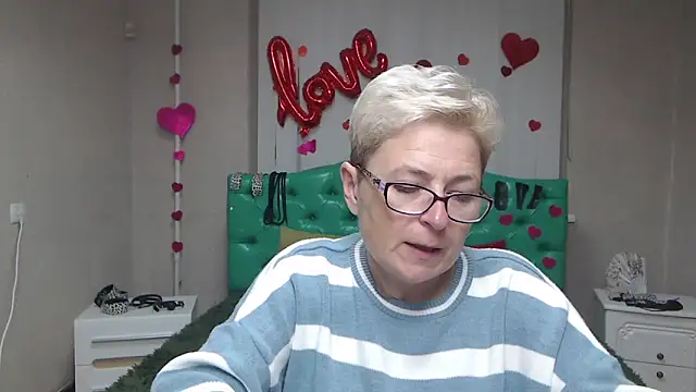 Snapshot of EmiliaGree chatting on October 2025 05:17:01 PM EmiliaGree online show from October 2025 05:17:01 PM