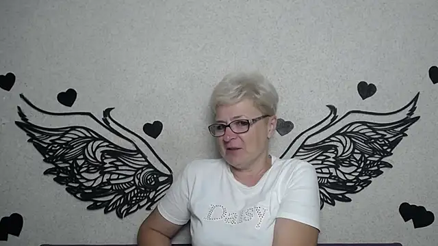 Snapshot of EmiliaGree chatting on September 2025 05:13:01 PM EmiliaGree online show from September 2025 05:13:01 PM
