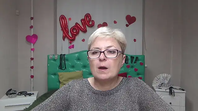 Snapshot of EmiliaGree chatting on October 2025 05:02:01 PM EmiliaGree online show from October 2025 05:02:01 PM
