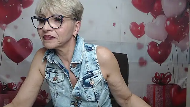 Snapshot of EllaBonito chatting on May 2026 05:40:01 AM EllaBonito online show from May 2026 05:40:01 AM