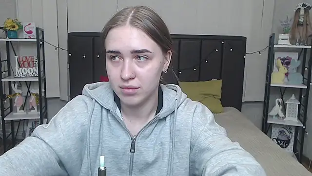 LauraHlot online show from September 2025 05:42:01 PM