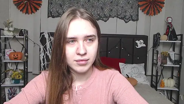 Snapshot of LauraHlot chatting on November 2025 06:33:01 PM LauraHlot online show from November 2025 06:33:01 PM