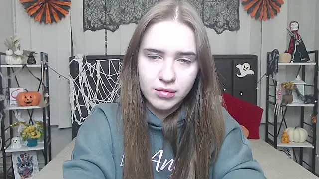 Snapshot of LauraHlot chatting on October 2025 06:41:02 PM LauraHlot online show from October 2025 06:41:02 PM