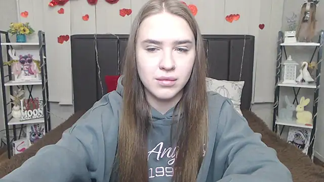 Snapshot of LauraHlot chatting on May 2026 06:00:01 PM LauraHlot online show from May 2026 06:00:01 PM