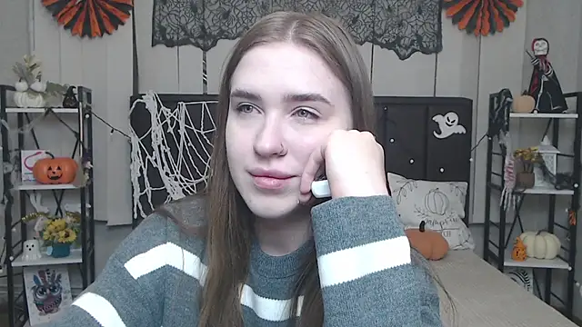 Snapshot of LauraHlot chatting on November 2025 06:33:01 PM LauraHlot online show from November 2025 06:33:01 PM