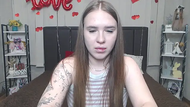 Snapshot of LauraHlot chatting on May 2026 05:39:02 PM LauraHlot online show from May 2026 05:39:02 PM