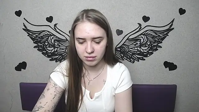 Snapshot of LauraHlot chatting on April 2026 05:54:01 PM LauraHlot online show from April 2026 05:54:01 PM