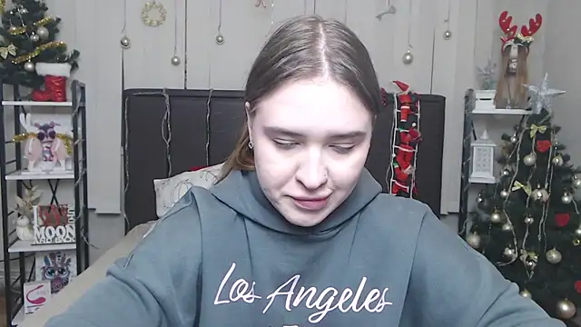 LauraHlot online show from December 2025 06:43:02 PM