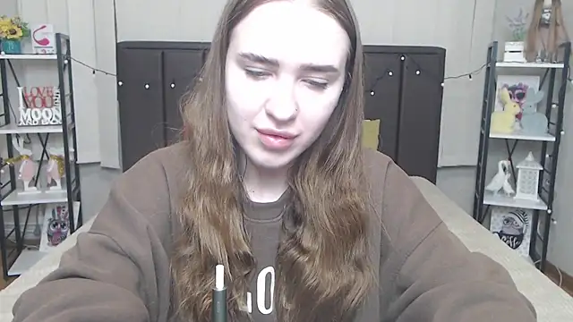 LauraHlot online show from October 2025 05:28:01 PM