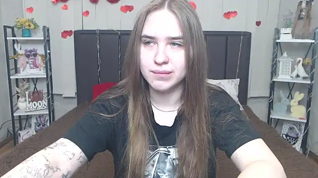 Snapshot of LauraHlot chatting on May 2026 05:32:01 PM LauraHlot online show from May 2026 05:32:01 PM