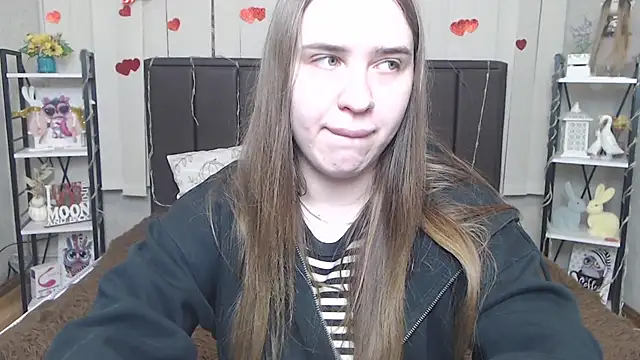 Snapshot of LauraHlot chatting on May 2026 06:09:01 PM LauraHlot online show from May 2026 06:09:01 PM