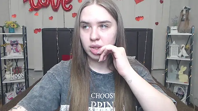 Snapshot of LauraHlot chatting on May 2026 06:17:02 PM LauraHlot online show from May 2026 06:17:02 PM