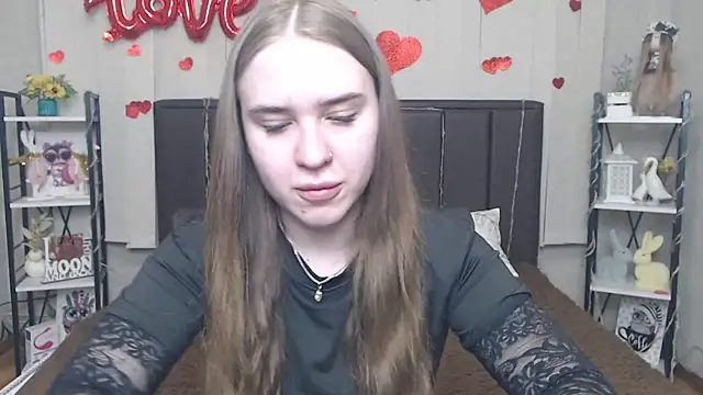Snapshot of LauraHlot chatting on May 2026 05:34:02 PM LauraHlot online show from May 2026 05:34:02 PM