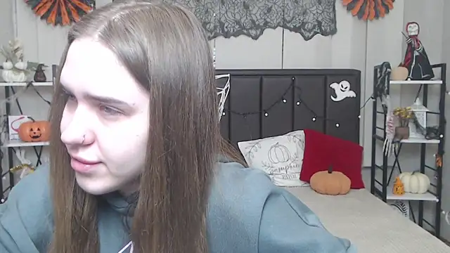 Snapshot of LauraHlot chatting on October 2025 06:40:01 PM LauraHlot online show from October 2025 06:40:01 PM