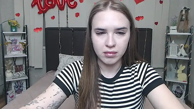 LauraHlot online show from April 2026 06:04:01 AM