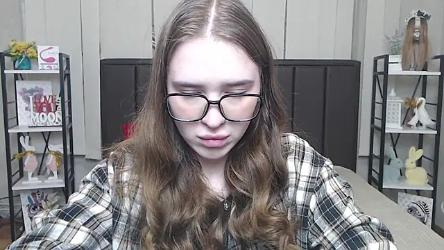 Snapshot of LauraHlot chatting on November 2025 06:46:01 AM LauraHlot online show from November 2025 06:46:01 AM