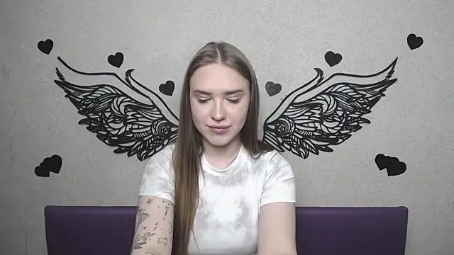 Snapshot of LauraHlot chatting on April 2026 05:48:01 PM LauraHlot online show from April 2026 05:48:01 PM